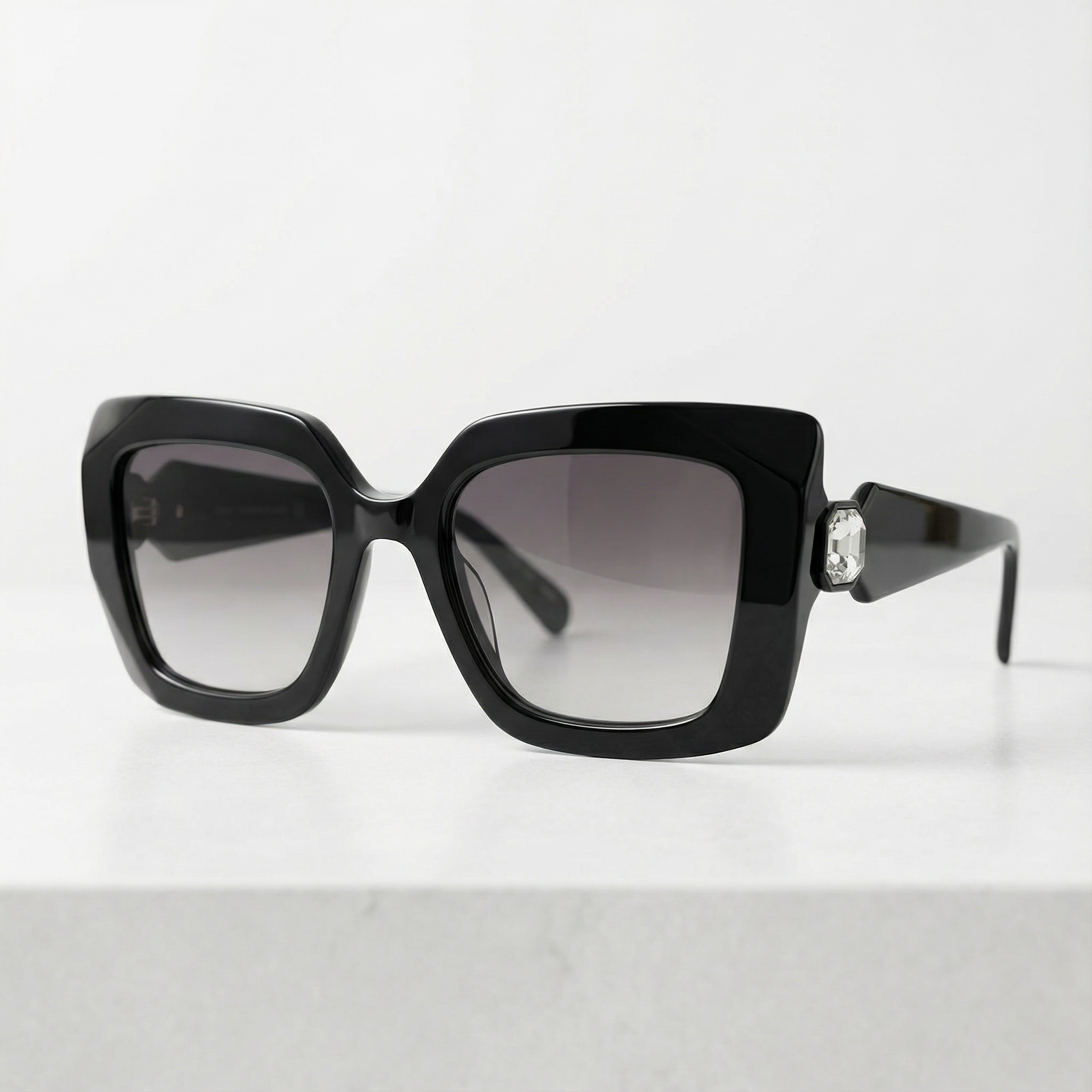 TOUS · Elegancia Esculpida en Negro Cristal