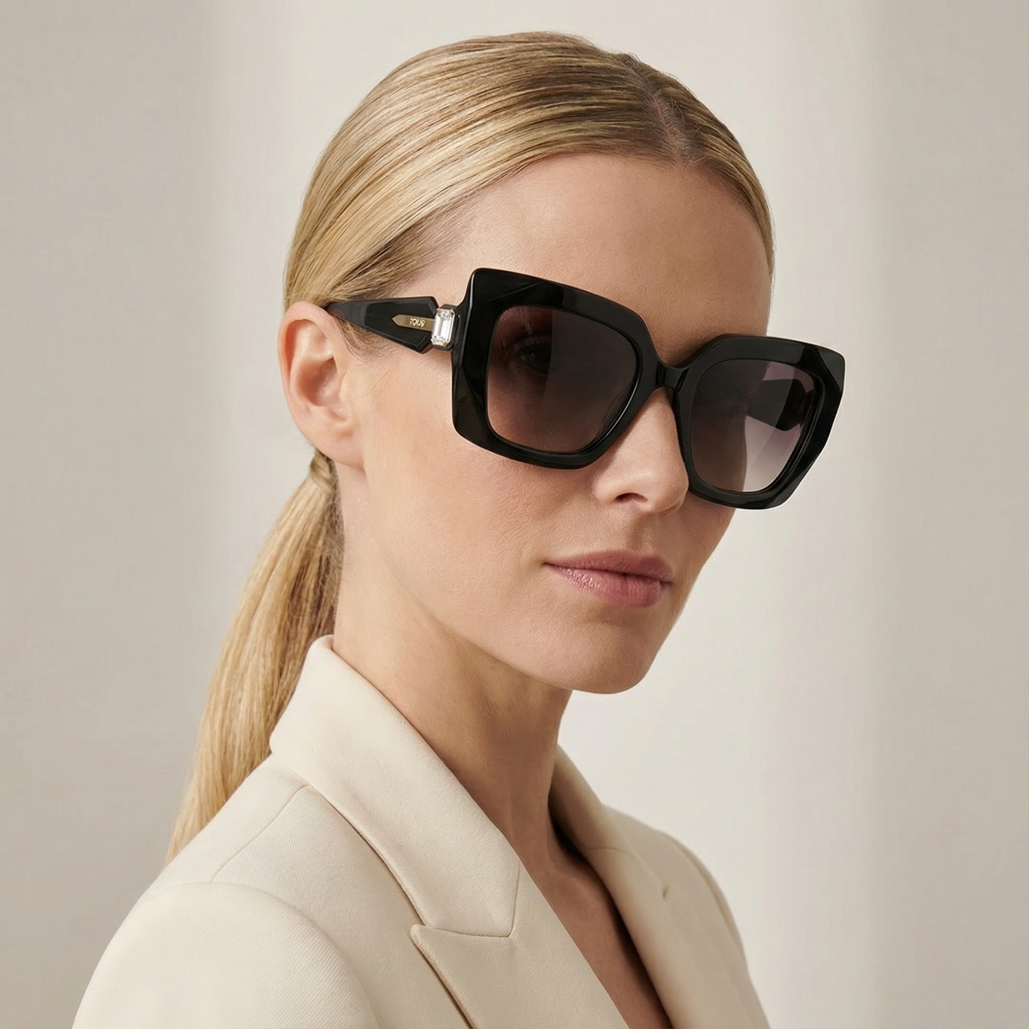 TOUS · Elegancia Esculpida en Negro Cristal