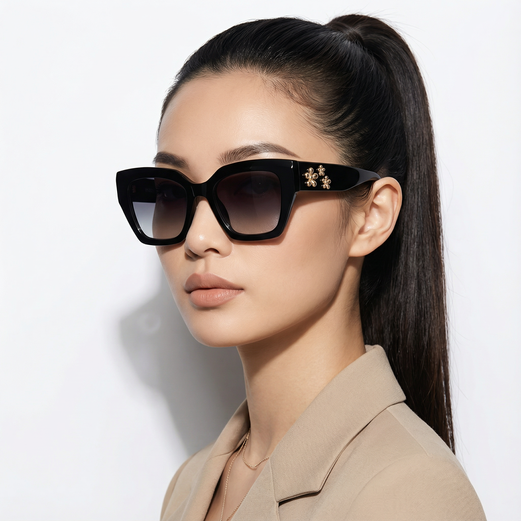 TOUS Negras Oversize con Detalle Floral Dorado